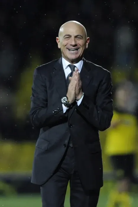 Framed Print : Giuseppe Sannino Leads Watford in FA Cup Replay vs. Bristol City