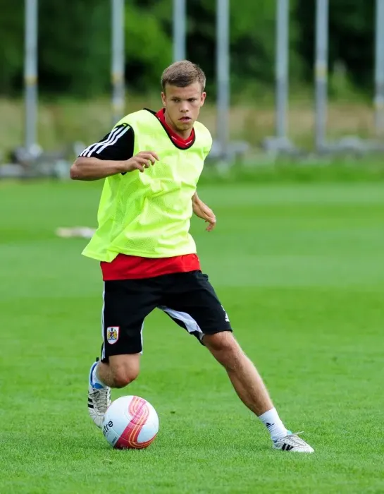 Framed Print : Henry Muggeridge of Bristol City FC in Action during Pre-Season Training