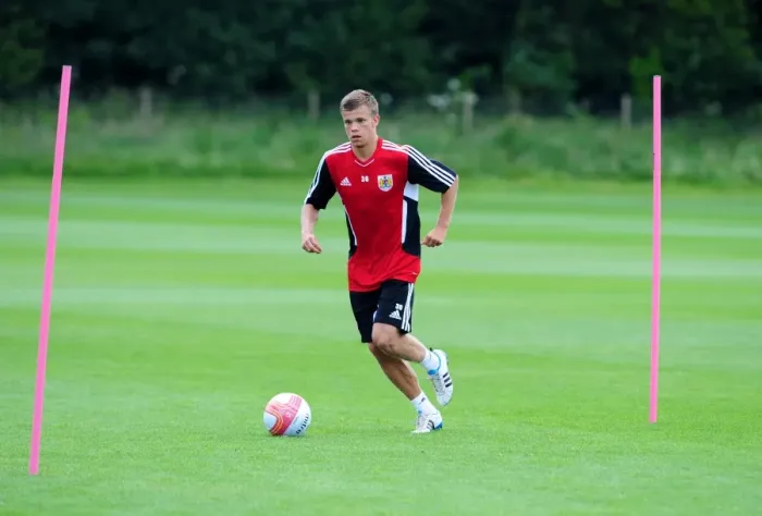 Framed Print : Henry Muggeridge: A Focused Player in Bristol City's Pre-season Training Framed Print : Henry Muggeridge: A Focused Player in Bristol City's Pre-season Training
