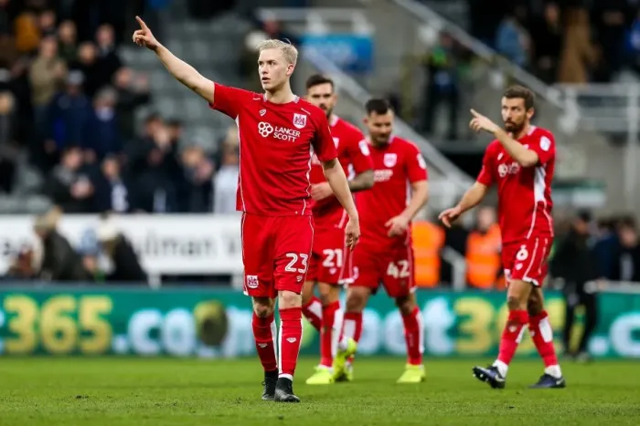 Framed Print : Hordur Magnusson's Heartfelt Thanks: A Dramatic 2-2 Comeback for Bristol City at St James Park