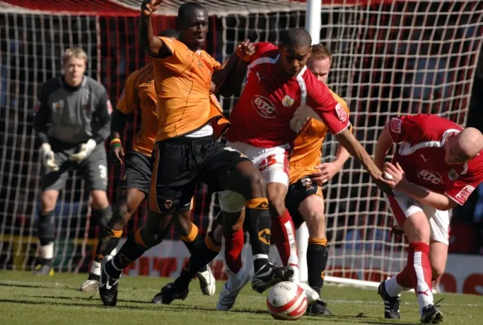 Framed Print : Intense Battle for Possession: Marvin Elliott vs. Wolverhampton Wanderers Framed Print : Intense Battle for Possession: Marvin Elliott vs. Wolverhampton Wanderers
