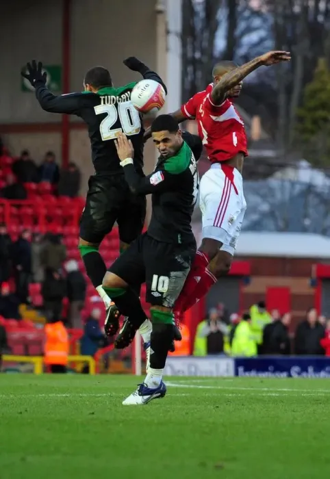 Framed Print : Intense Championship Clash: Marvin Elliott vs. McGugan and Tudgay (Bristol City vs. Nottingham Forest, 17 / 12 / 2011)