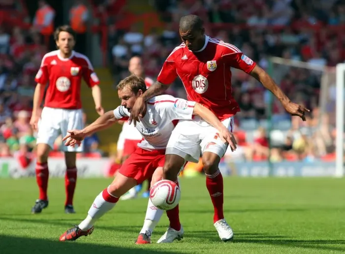 Framed Print : Intense Championship Rivalry: Elliott vs. McKenna - Bristol City vs. Nottingham Forest (April 2011) Framed Print : Intense Championship Rivalry: Elliott vs. McKenna - Bristol City vs. Nottingham Forest (April 2011)