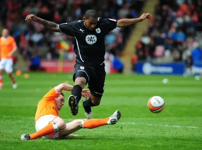 Framed Print : Intense Championship Showdown: Elliott vs. Vaughan - Blackpool vs. Bristol City (02 / 05 / 2010)