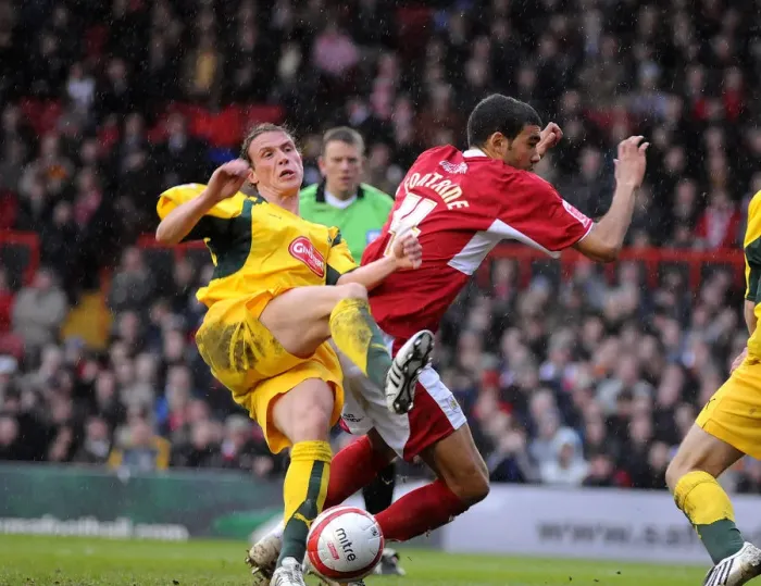 Framed Print : Intense Moment at Ashton Gate: Bristol City vs Plymouth Argyle