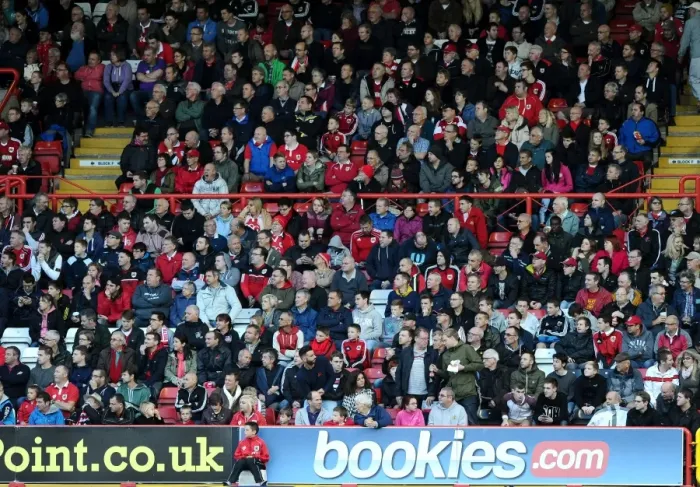 Framed Print : Intense Rivalry: Bristol City vs Oldham Athletic, November 2014 Framed Print : Intense Rivalry: Bristol City vs Oldham Athletic, November 2014