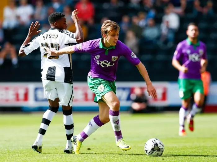 Framed Print : Intense Rivalry: Luke Freeman vs. Reece Brown in Bristol City's League 1 Clash