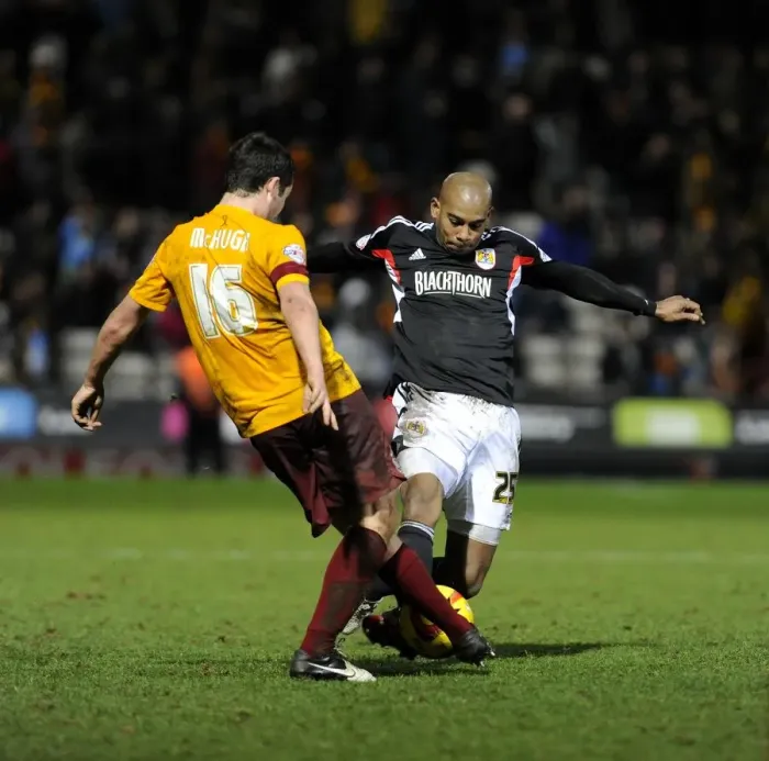 Framed Print : Intense Rivalry: Marvin Elliott vs. Carl McHugh in Sky Bet League One Clash at Bradford City