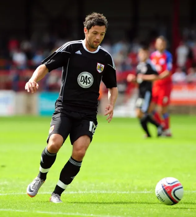 Framed Print : Ivan Sproule in Action: Aldershot vs. Bristol City