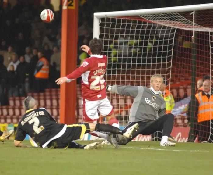 Framed Print : Ivan Sproule in Action: Bristol City vs Cardiff City Framed Print : Ivan Sproule in Action: Bristol City vs Cardiff City