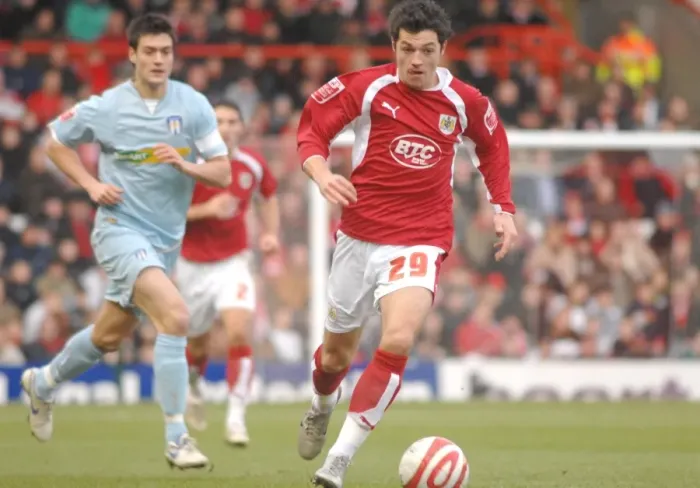 Framed Print : Ivan Sproule in Action: Bristol City vs Colchester United Framed Print : Ivan Sproule in Action: Bristol City vs Colchester United