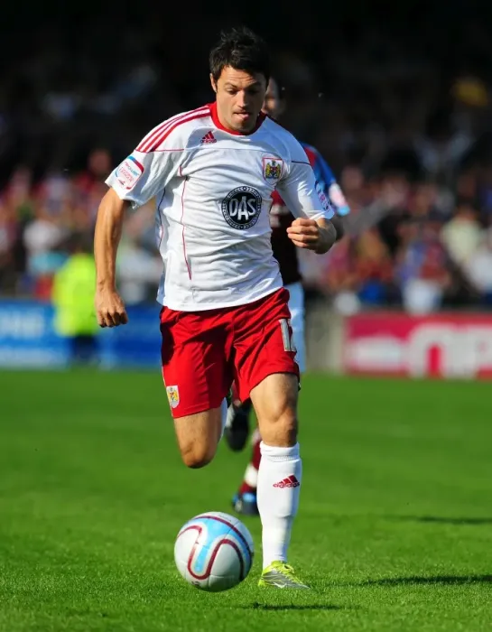 Framed Print : Ivan Sproule in Action: Bristol City vs Scunthorpe United, Championship 2010 Framed Print : Ivan Sproule in Action: Bristol City vs Scunthorpe United, Championship 2010