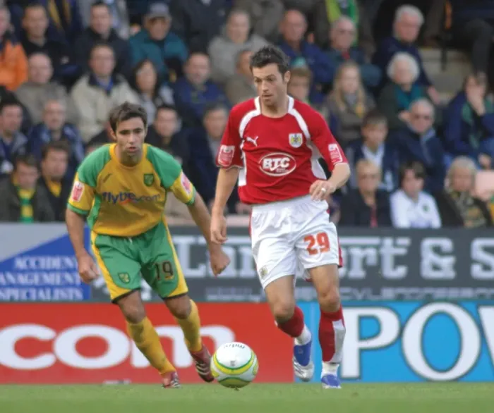 Framed Print : Ivan Sproule in Action: Norwich City vs. Bristol City