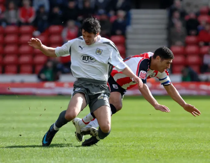 Framed Print : Ivan Sproule in Action: Southampton vs. Bristol City Framed Print : Ivan Sproule in Action: Southampton vs. Bristol City