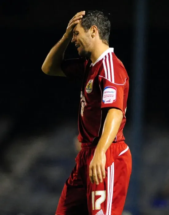 Framed Print : Ivan Sproule's Disappointed Reaction to Southend United's Carling Cup Upset (2010) Framed Print : Ivan Sproule's Disappointed Reaction to Southend United's Carling Cup Upset (2010)