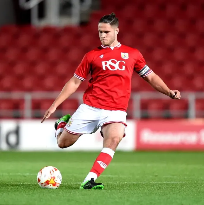 Framed Print : Jack Batten in Action: Bristol City U21 vs. Sheffield Wednesday U21 at Ashton Gate Stadium Framed Print : Jack Batten in Action: Bristol City U21 vs. Sheffield Wednesday U21 at Ashton Gate Stadium