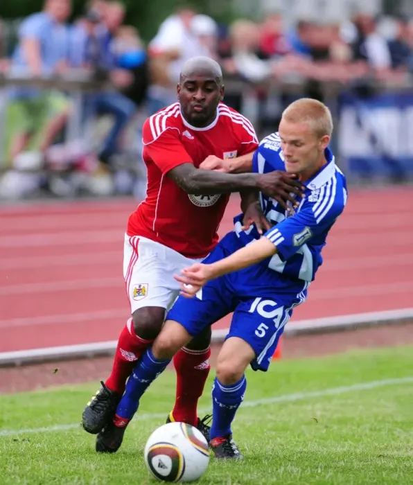 Framed Print : Jamal Campbell-Ryce in Action: IFK Gothenburg vs. Bristol City