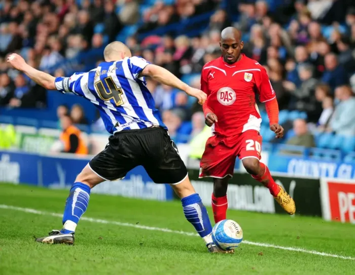 Framed Print : Jamal Campbell-Ryce Outmaneuvers Darren Purse: Sheffield Wednesday vs. Bristol City, Championship 2010