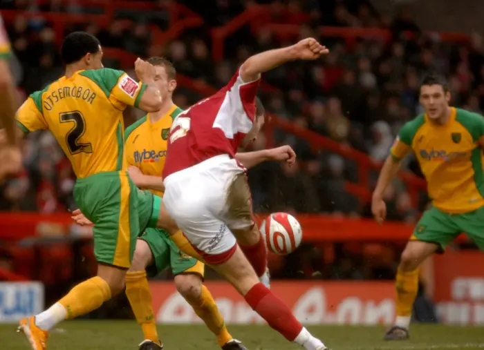 Framed Print : Jamie McCombe's Stunning Shot: Bristol City vs. Norwich City Framed Print : Jamie McCombe's Stunning Shot: Bristol City vs. Norwich City