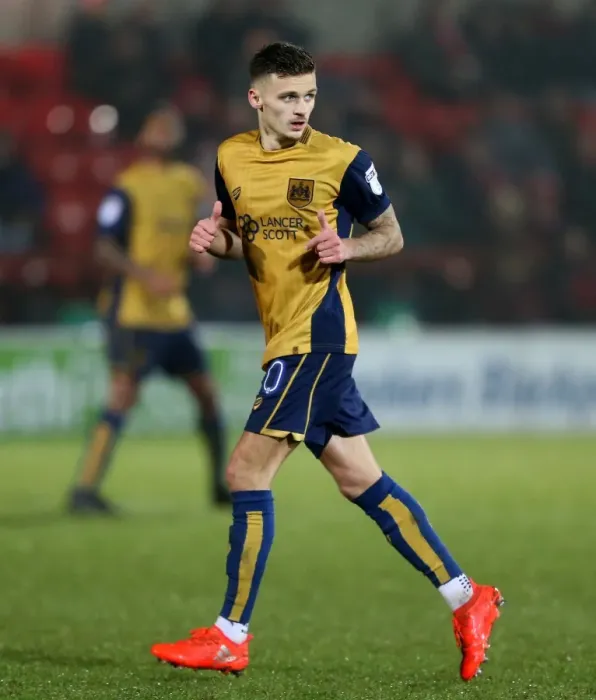 Framed Print : Jamie Paterson in Action: Bristol City's FA Cup Battle at Fleetwood Town, 2017