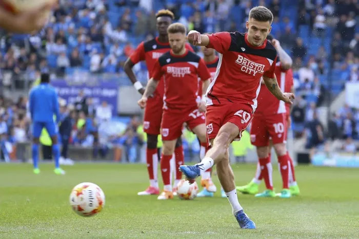 Framed Print : Jamie Paterson of Bristol City Prepares for Brighton & Hove Albion Showdown in Sky Bet Championship (April 2017) Framed Print : Jamie Paterson of Bristol City Prepares for Brighton & Hove Albion Showdown in Sky Bet Championship (April 2017)