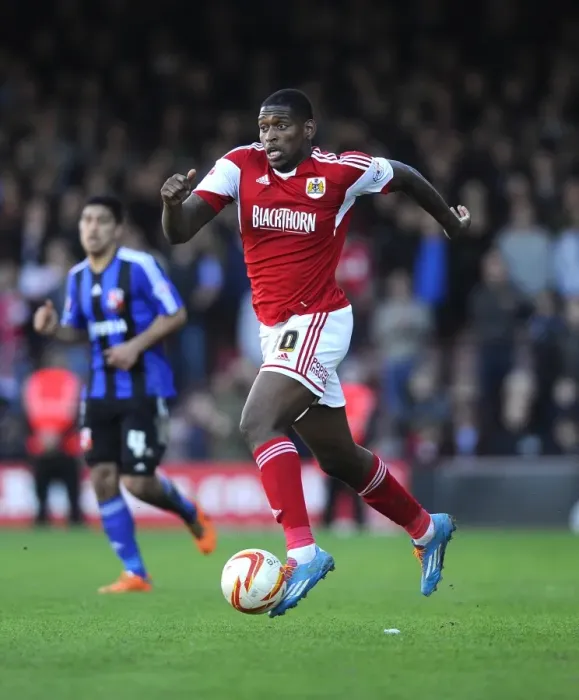 Framed Print : Jay Emmanuel-Thomas in Action: Bristol City vs Swindon Town, 2014 Framed Print : Jay Emmanuel-Thomas in Action: Bristol City vs Swindon Town, 2014