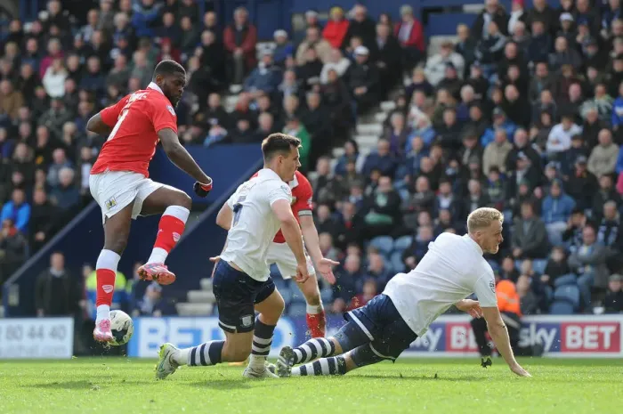 Framed Print : Jay Emmanuel-Thomas Aims for Glory: Preston North End vs. Bristol City, Sky Bet League One