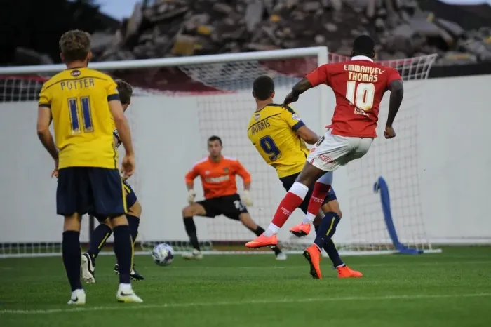 Framed Print : Jay Emmanuel-Thomas Aims for Goal: Bristol City vs Oxford United, Capital One Cup First Round Framed Print : Jay Emmanuel-Thomas Aims for Goal: Bristol City vs Oxford United, Capital One Cup First Round