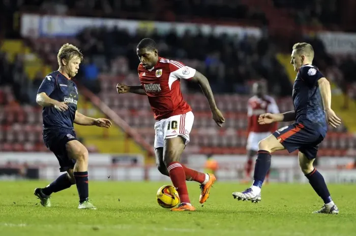 Framed Print : Jay Emmanuel-Thomas Charges Forward: Bristol City vs Walsall, League One Football Action at Ashton Gate Framed Print : Jay Emmanuel-Thomas Charges Forward: Bristol City vs Walsall, League One Football Action at Ashton Gate