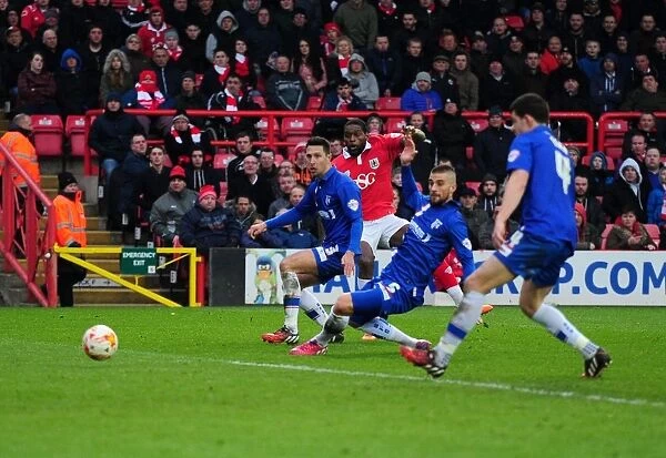 Jay Emmanuel-Thomas Goes for Glory: Shooting for Bristol City Against Gillingham, Sky Bet League One, 2015