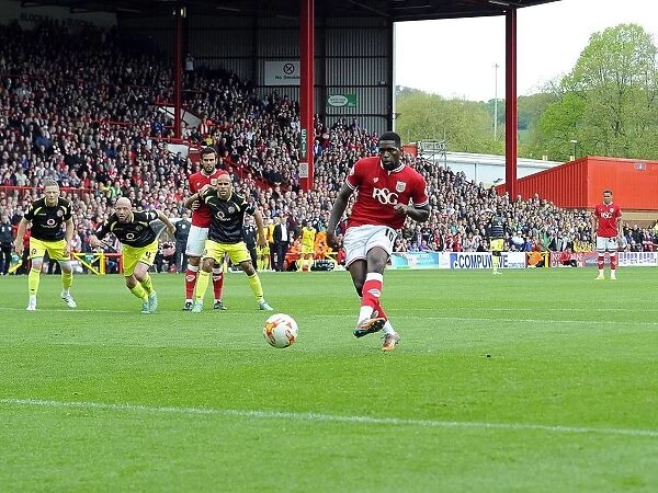 Jay Emmanuel-Thomas Scores Penalty for Bristol City Against Walsall in Sky Bet League One (03 / 05 / 2015)