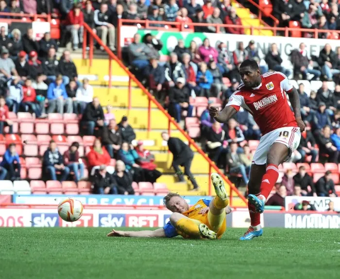 Framed Print : Jay Emmanuel-Thomas Shoots for Bristol City Against Preston North End, Sky Bet League One, 05-04-2014 Framed Print : Jay Emmanuel-Thomas Shoots for Bristol City Against Preston North End, Sky Bet League One, 05-04-2014