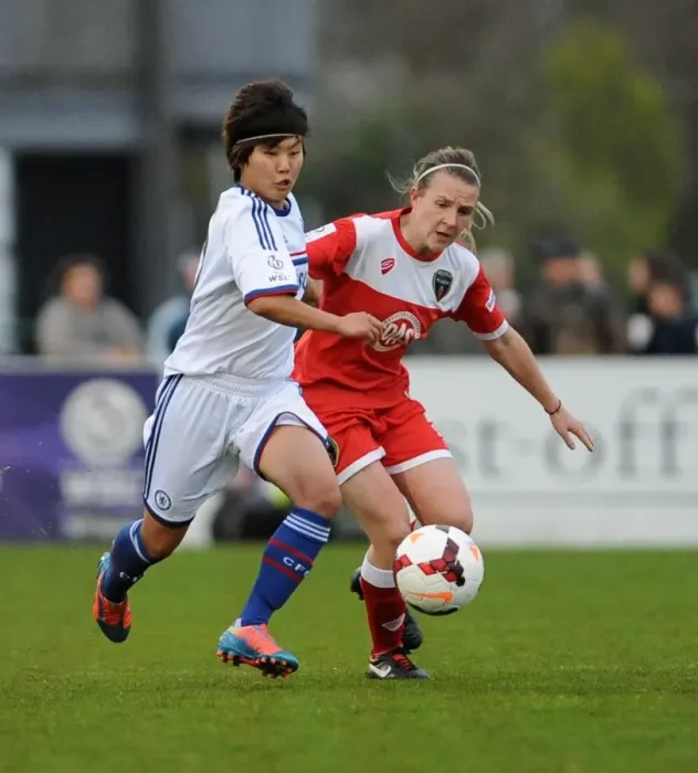 Framed Print : Ji So-Yun Defends Against Loren Dykes in FA WSL Clash Framed Print : Ji So-Yun Defends Against Loren Dykes in FA WSL Clash