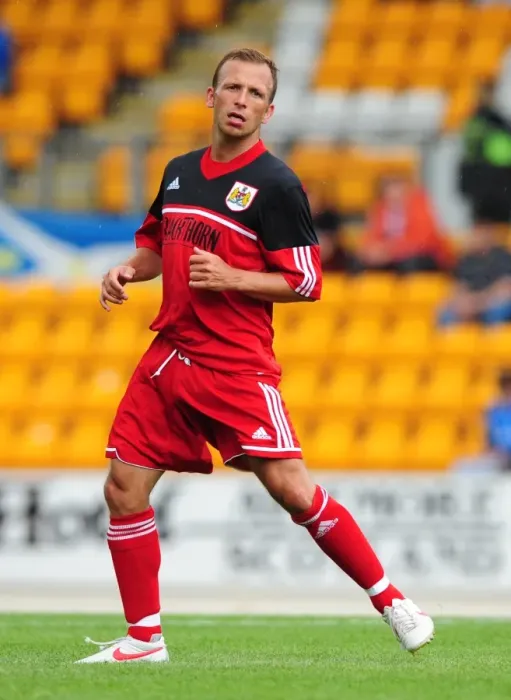 Framed Print : Jody Morris Leads Bristol City in Pre-Season Friendly at McDiarmid Park, July 2012 Framed Print : Jody Morris Leads Bristol City in Pre-Season Friendly at McDiarmid Park, July 2012