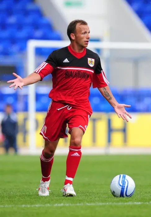 Framed Print : Jody Morris Leads Bristol City in Pre-Season Friendly at McDiarmid Park, July 2012 Framed Print : Jody Morris Leads Bristol City in Pre-Season Friendly at McDiarmid Park, July 2012