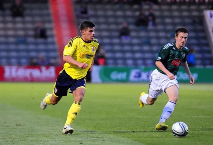 Framed Print : Joe Edwards in Action: Bristol City vs. Plymouth Argyle