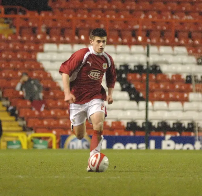 Framed Print : Joe Edwards: Rising Star of Bristol City U18s Against Leeds U18s Framed Print : Joe Edwards: Rising Star of Bristol City U18s Against Leeds U18s