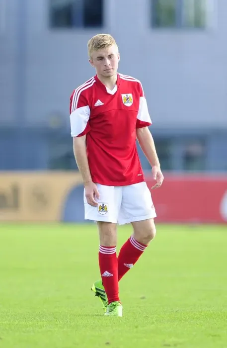 Framed Print : Joe Morrell of Bristol City U18s in action against Sheffield United - Photo mandatory by-line