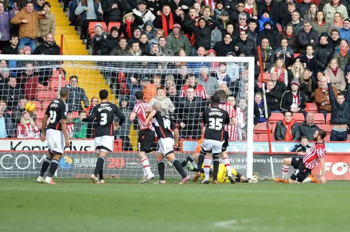 Framed Print : John Brayford Scores for Sheffield United Against Bristol City, 2014 Framed Print : John Brayford Scores for Sheffield United Against Bristol City, 2014