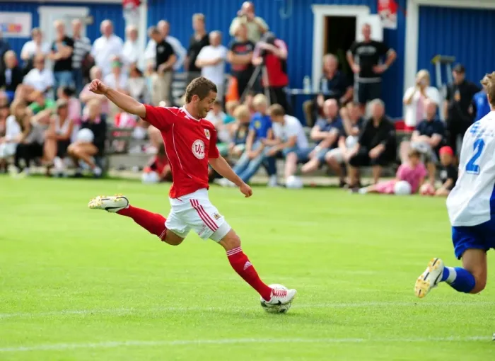 Framed Print : John O'Flynn Scores the Opener: Vallens IF vs. Bristol City