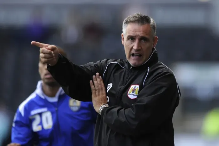 Framed Print : John Pemberton Leads Bristol City at Notts County, Sky Bet League One (August 2014) Framed Print : John Pemberton Leads Bristol City at Notts County, Sky Bet League One (August 2014)