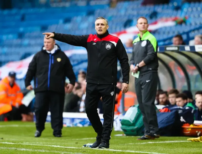 Framed Print : John Pemberton Points the Way: Leeds United vs. Bristol City, Sky Bet Championship (23 / 01 / 2016) Framed Print : John Pemberton Points the Way: Leeds United vs. Bristol City, Sky Bet Championship (23 / 01 / 2016)