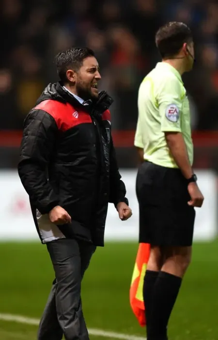 Framed Print : Johnson Urges Giefer: Key Moments from Bristol City vs Sheffield Wednesday (31 / 01 / 2017)