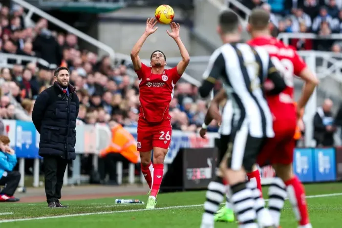 Framed Print : Johnson Watches as Vyner Throws In: Newcastle United vs. Bristol City, 2017 Framed Print : Johnson Watches as Vyner Throws In: Newcastle United vs. Bristol City, 2017