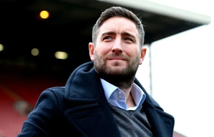 Framed Print : Johnson's Return: Barnsley vs. Bristol City, 2016 - Lee Smiles at Oakwell Framed Print : Johnson's Return: Barnsley vs. Bristol City, 2016 - Lee Smiles at Oakwell
