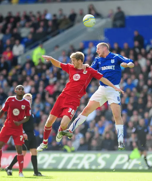 Framed Print : Jon Stead in Action: Cardiff City vs. Bristol City, Npower Championship, 16 / 10 / 2010 Framed Print : Jon Stead in Action: Cardiff City vs. Bristol City, Npower Championship, 16 / 10 / 2010