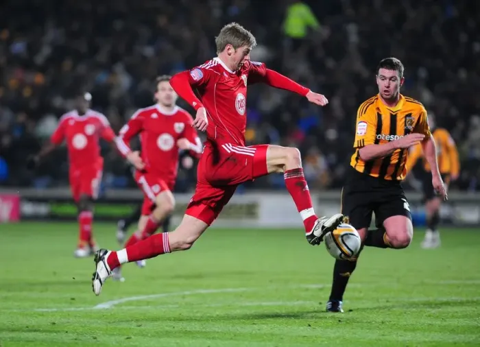 Framed Print : Jon Stead in Action: Hull City vs. Bristol City Championship Clash (18 / 12 / 2010) Framed Print : Jon Stead in Action: Hull City vs. Bristol City Championship Clash (18 / 12 / 2010)