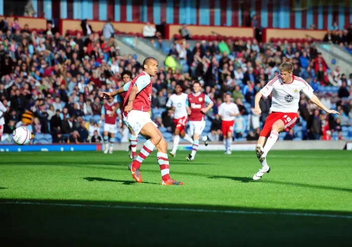 Framed Print : Jon Stead Goes for Glory: Burnley vs. Bristol City Championship Clash (September 25, 2010)