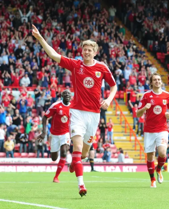 Framed Print : Jon Stead Scores Championship Opener: Bristol City vs. Hull City (07 / 05 / 2011) Framed Print : Jon Stead Scores Championship Opener: Bristol City vs. Hull City (07 / 05 / 2011)