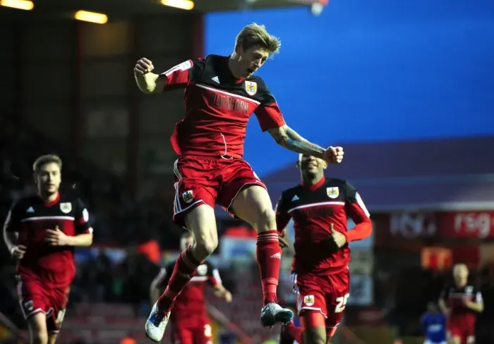 Framed Print : Jon Stead Scores the Dramatic Winning Goal for Bristol City Against Ipswich Town in Championship Match, January 2013 Framed Print : Jon Stead Scores the Dramatic Winning Goal for Bristol City Against Ipswich Town in Championship Match, January 2013